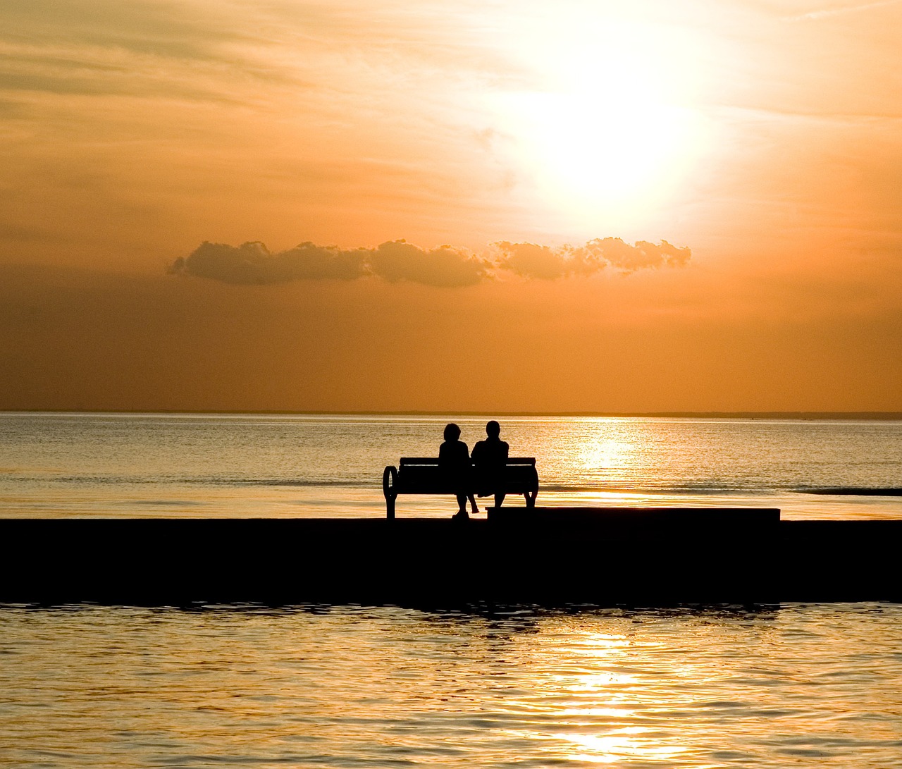 bench, couple, romantic-1052066.jpg